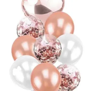 Buquê de balões rose gold e brancos com coração metalizado e balões transparentes com confete
