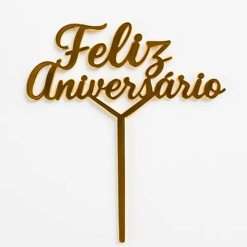 Topo de bolo em acrílico dourado com a frase "Feliz Aniversário" em letra cursiva