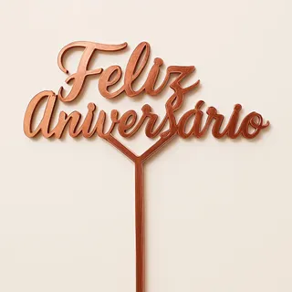 Topo de bolo em acrílico rose gold com a frase "Feliz Aniversário" em letra cursiva