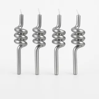 Quatro velas decorativas prata com o corpo em espiral e pavio branco